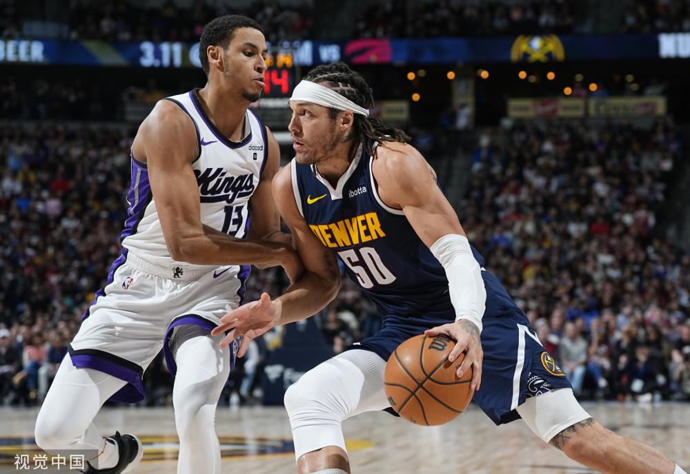 他在攻防兩 他在攻防兩